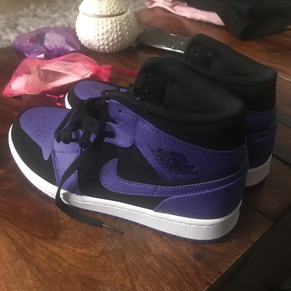 Nike Shoes - Air Jordan - brand new. Wore literally 2 hours sz8